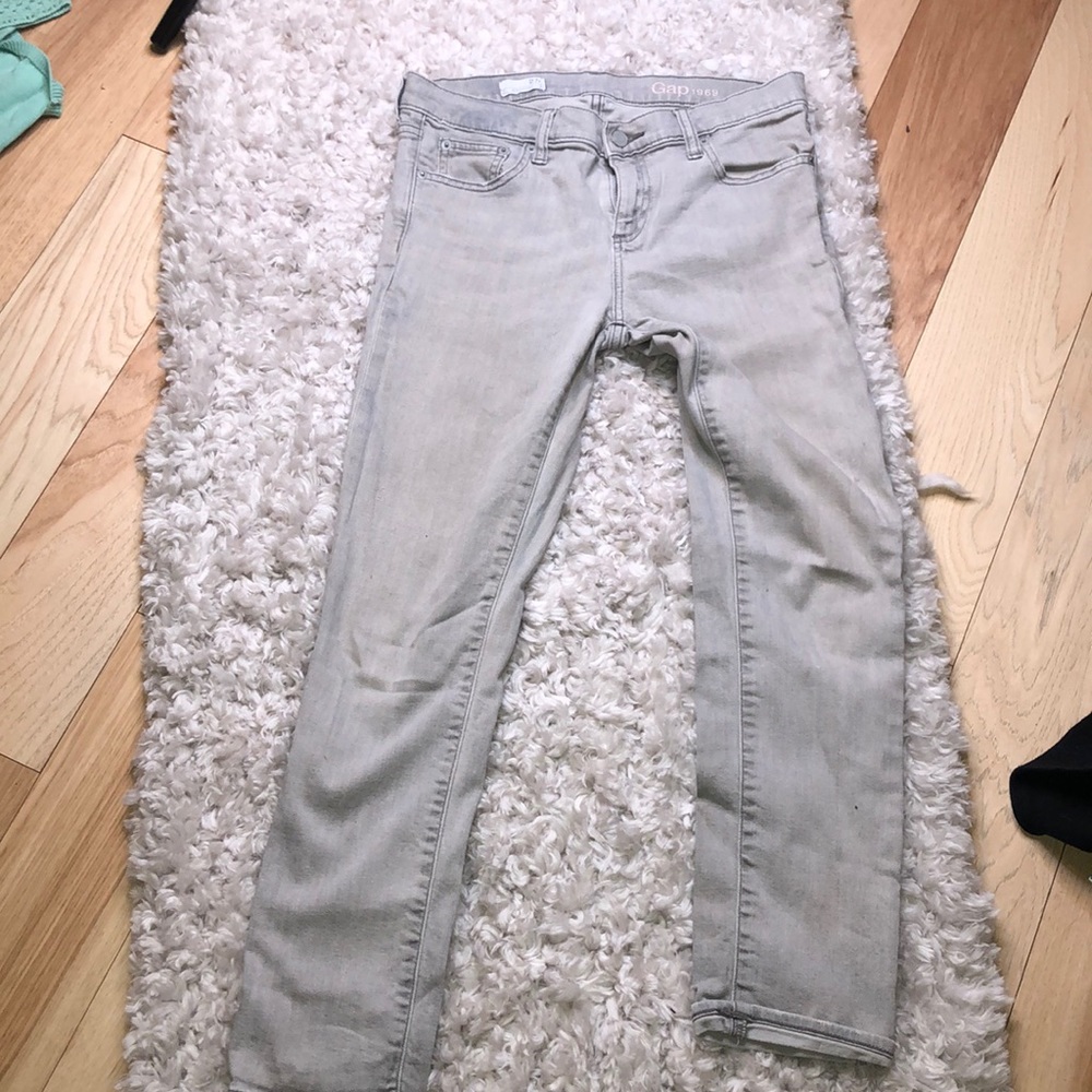 Gap sz 27 light gray Girlfriend Jeans 🥰
